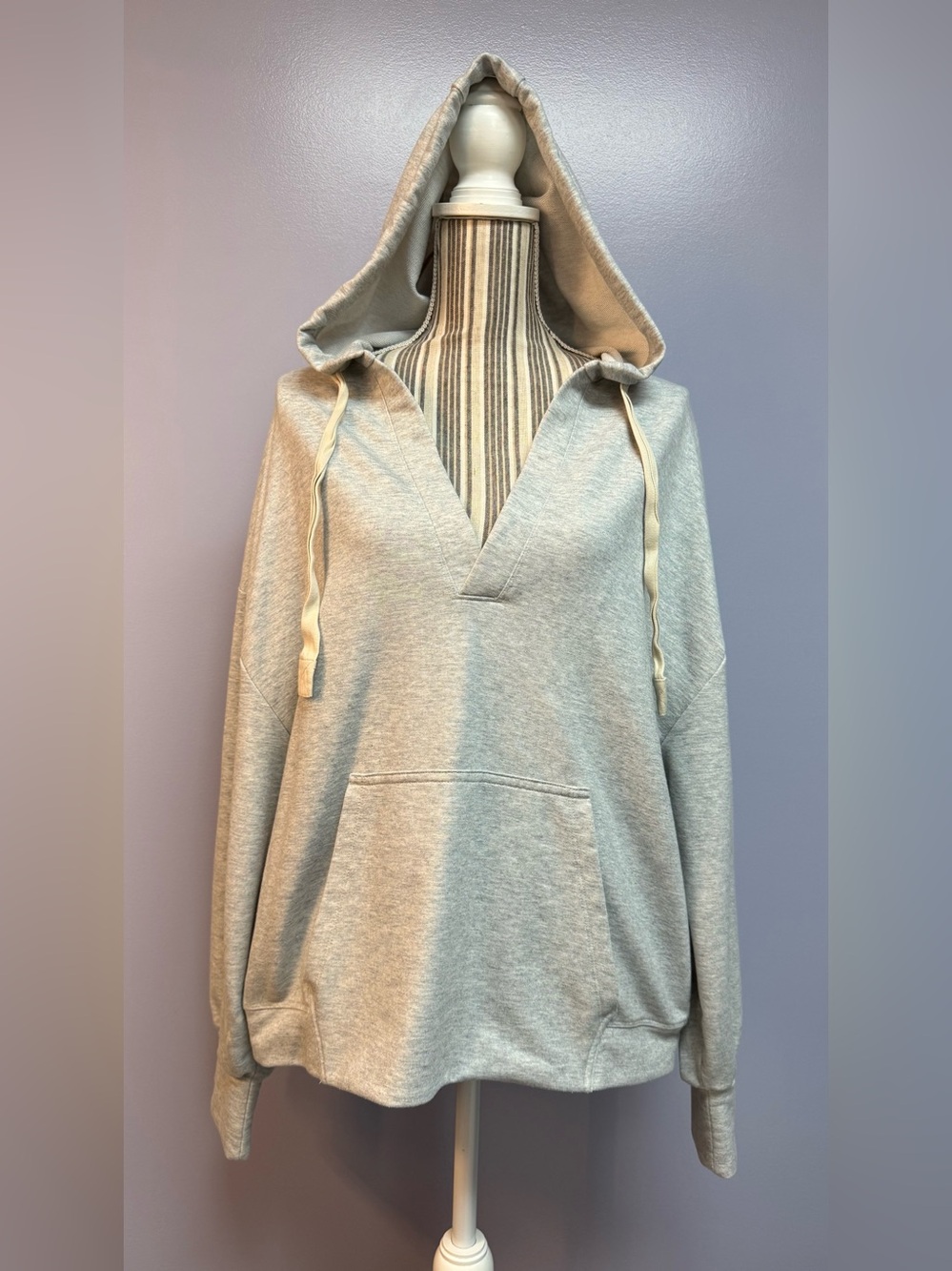 Fabletics Ariana V-neck Light Gray Pullover Hoodie Sweatshirt women’s size M